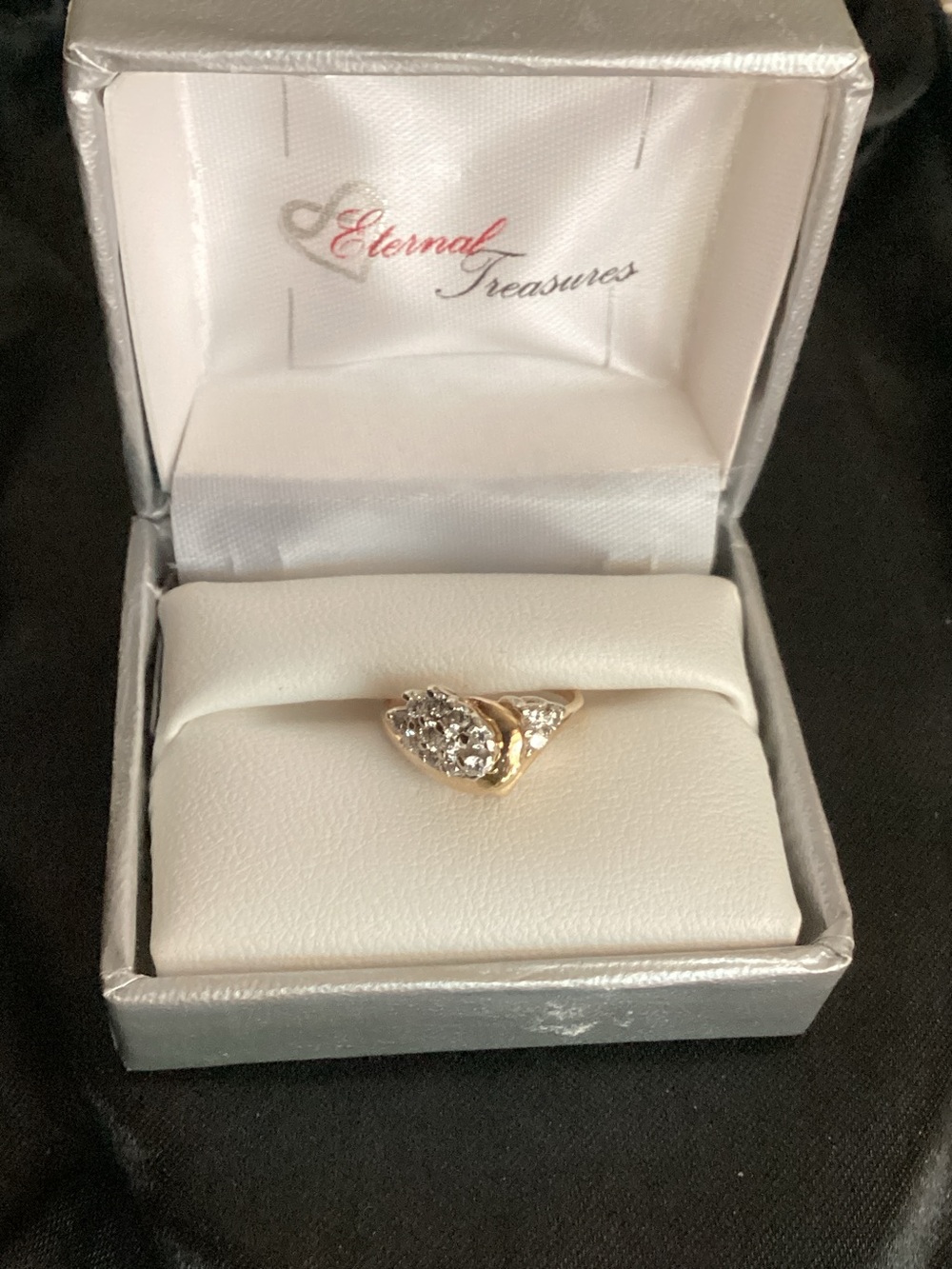 14K GOLD DIAMOND CLUSTER RING WITH 15 ROUND BRILLIANT DIAMONDS SIZE 5